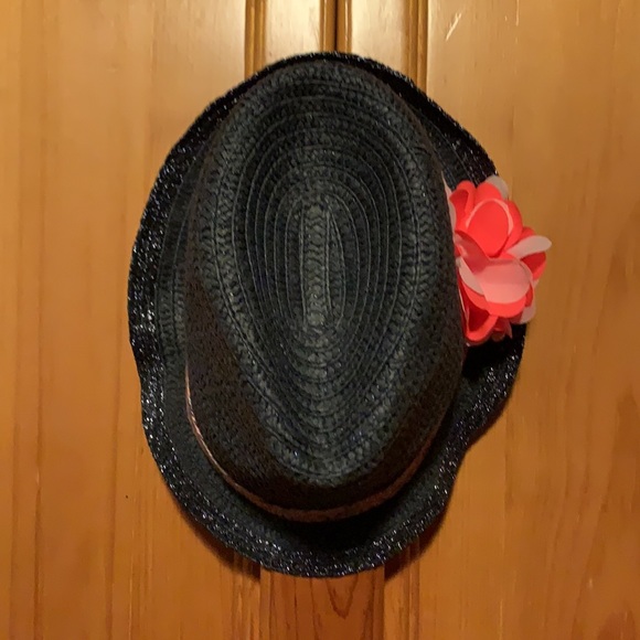 Girls hat size 4/6X made by OshKosh B’Gosh - Picture 2 of 6